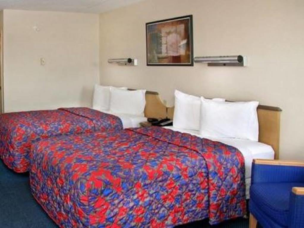 Red Roof Inn Mt Laurel Маунт Лорел Екстериор снимка
