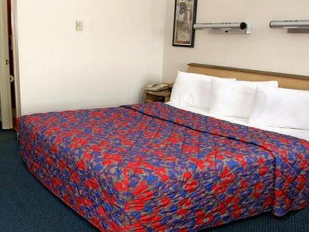 Red Roof Inn Mt Laurel Маунт Лорел Екстериор снимка